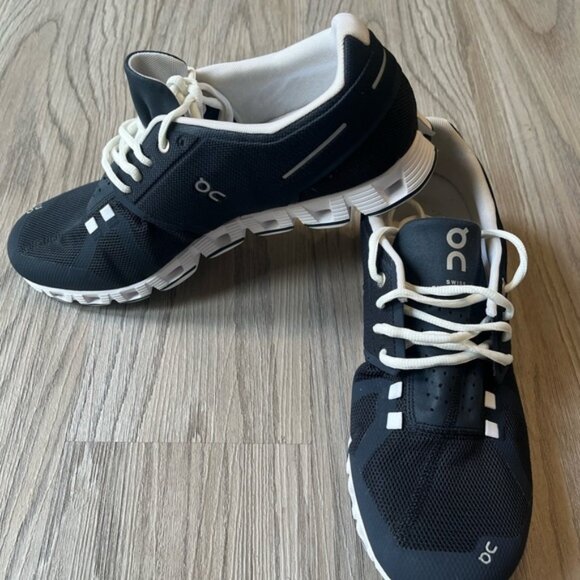 On Cloud Running Shoes - Picture 11 of 11